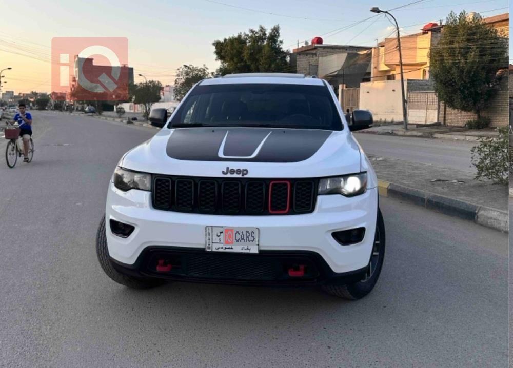 جیپ گراند شیرۆکی